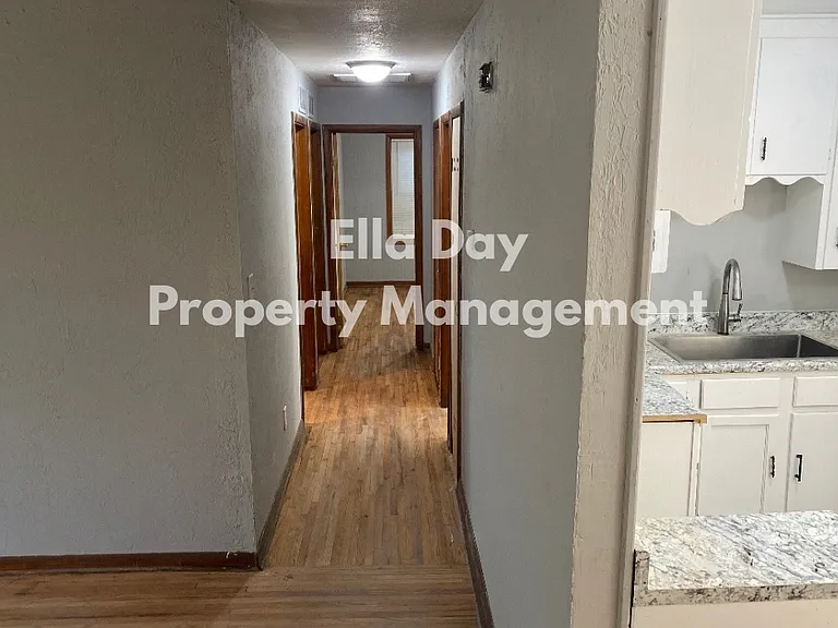 2759 N Iva Ave — Photo 5