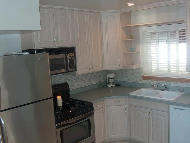 2028 Meade St — Photo 13