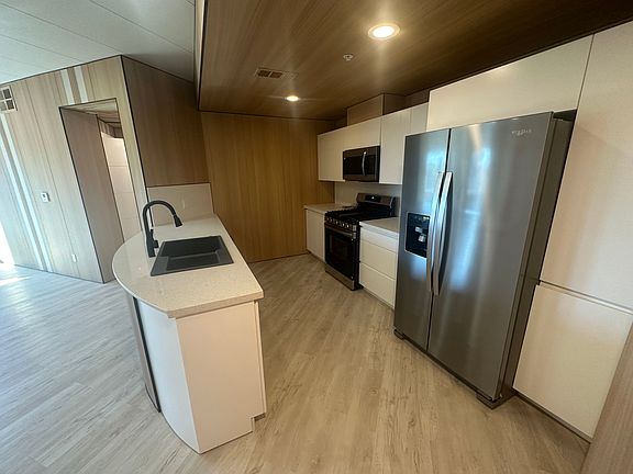 4th image of 1717 Elm St #305