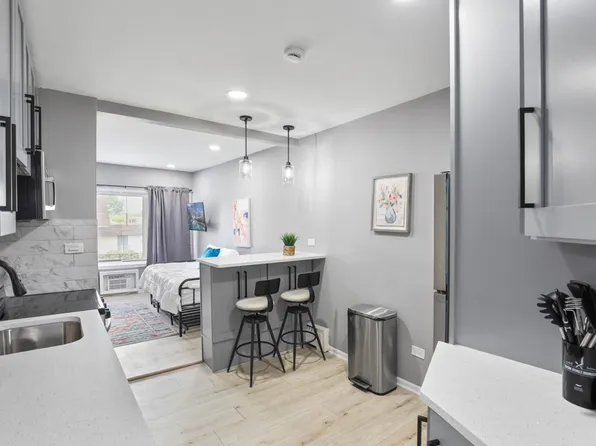 10549 Crown Rd, Franklin Park, IL