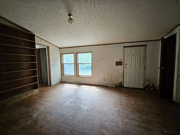 4th image of 813 McCourtie St
