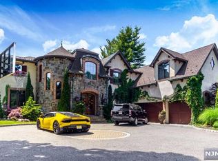 276 Dunkerhook Rd, Paramus, NJ 07652