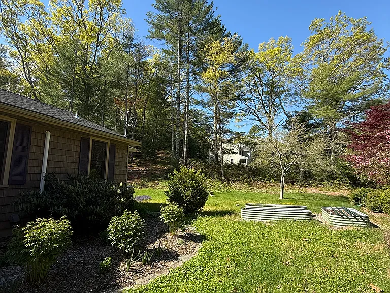 49 Arbutus Trl — Photo 3