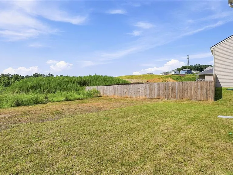 133 Oxford Ln — Photo 29