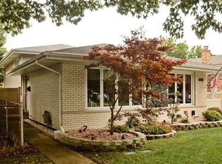 9425 S 55th Ave, Oak Lawn, IL 60453