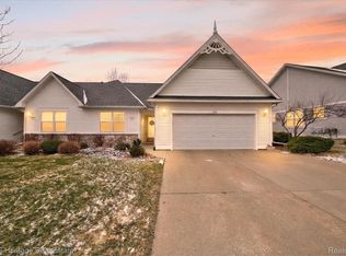 326 Victoria Park Dr #38, Howell, MI 48843