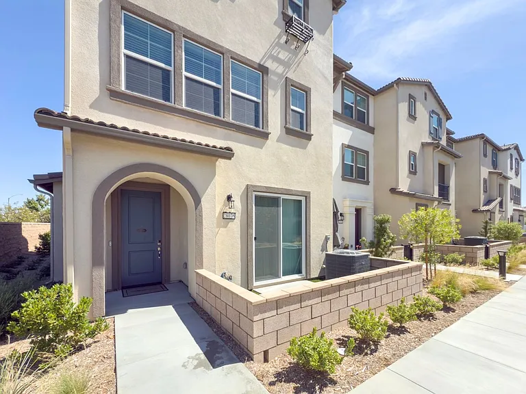 28076 Melrose Dr — Photo 1