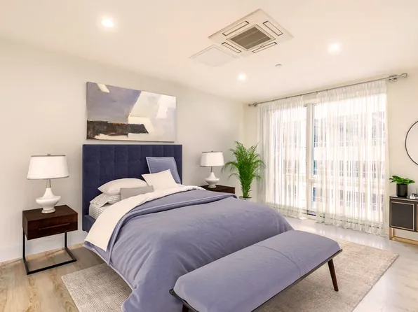 47-27 5th St #302, Long Island City, NY 11101