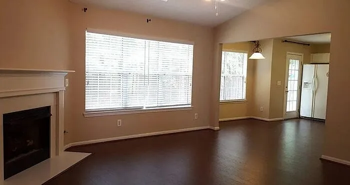 404 Gibson Forest Dr — Photo 2