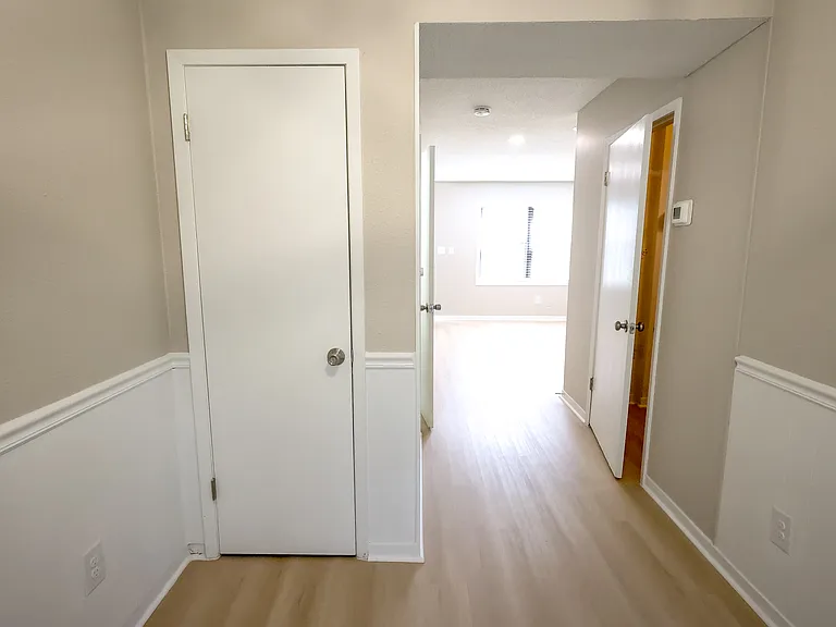 230 Adams St — Photo 6