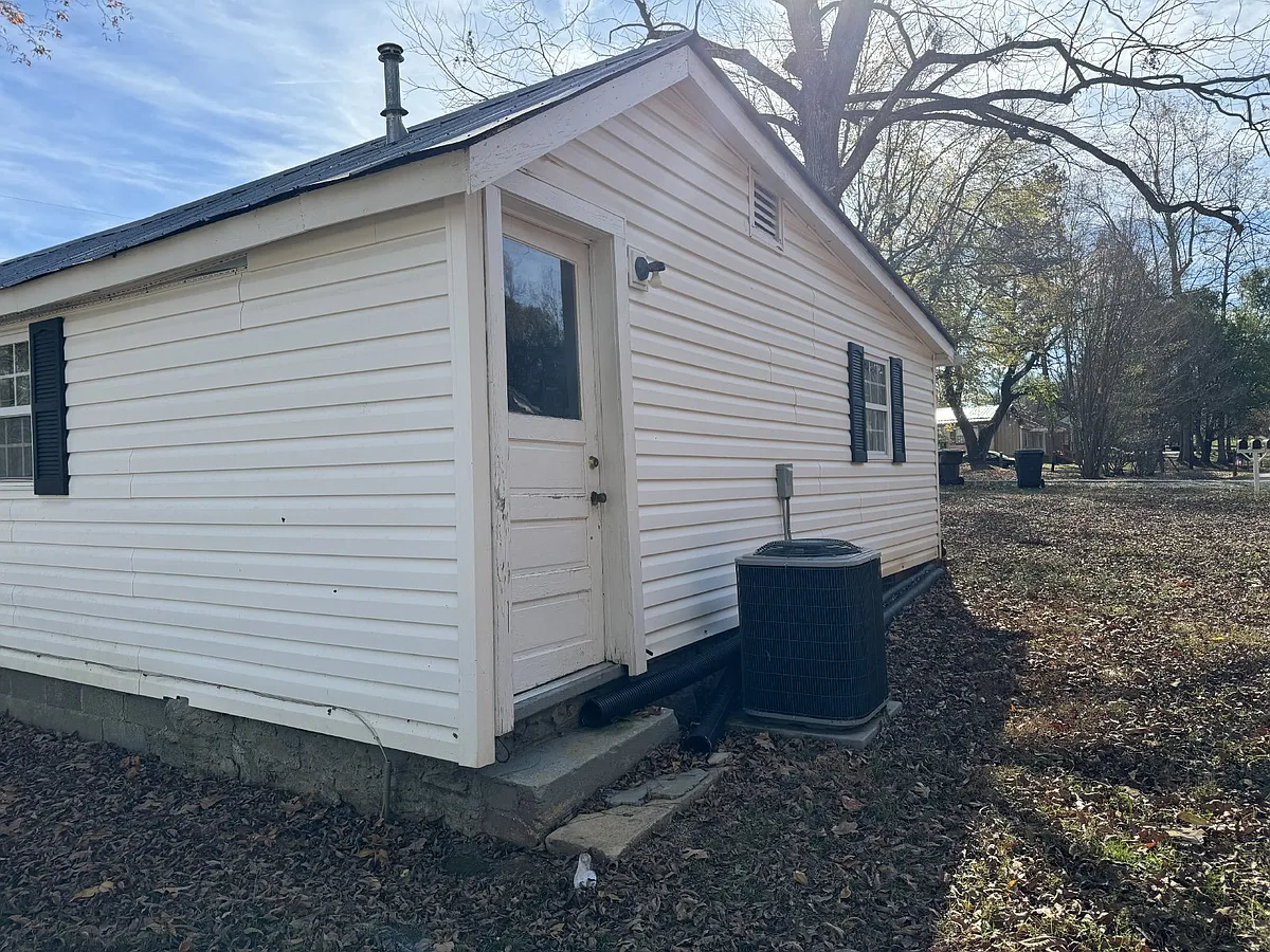Building Photo - 1403 Elm St