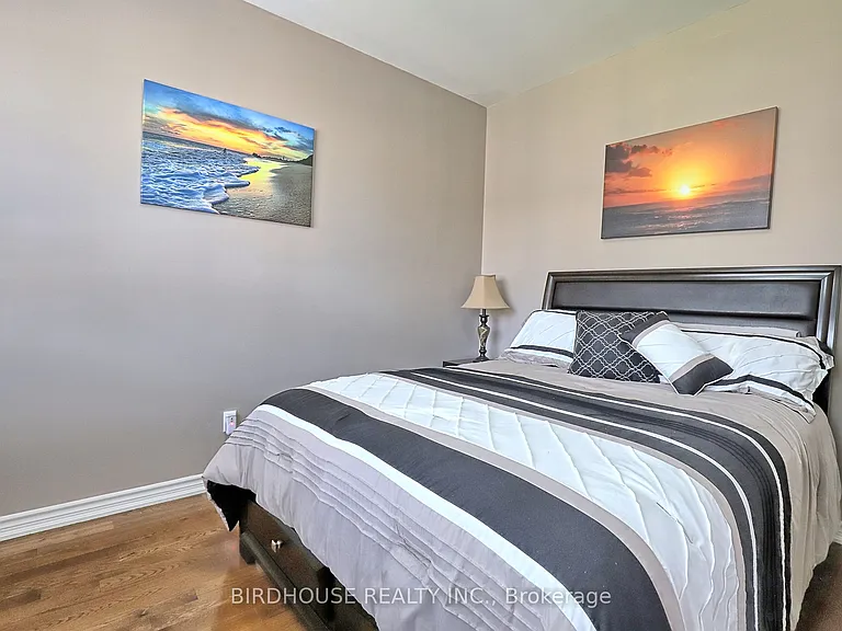21 Ellis Cres — Photo 15
