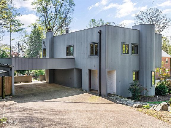 2nd image of 3632 Woodland Dr