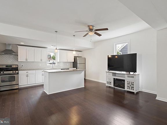 3rd image of 2917 Virginia Ave
