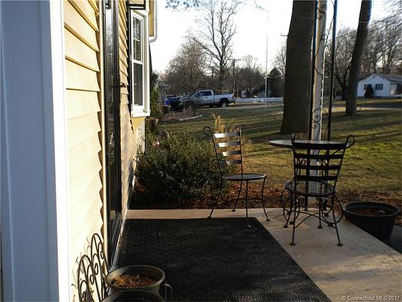 Nice front porch entrance.