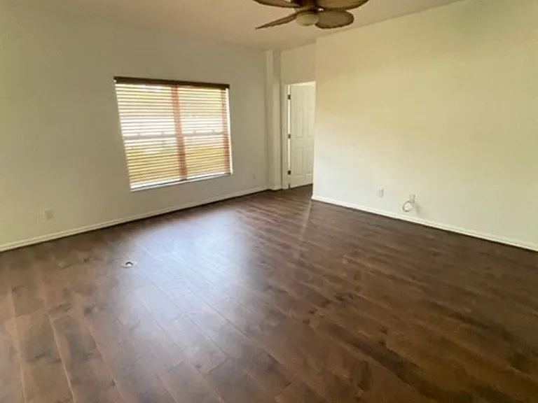 4738 Rockvale Dr — Photo 5
