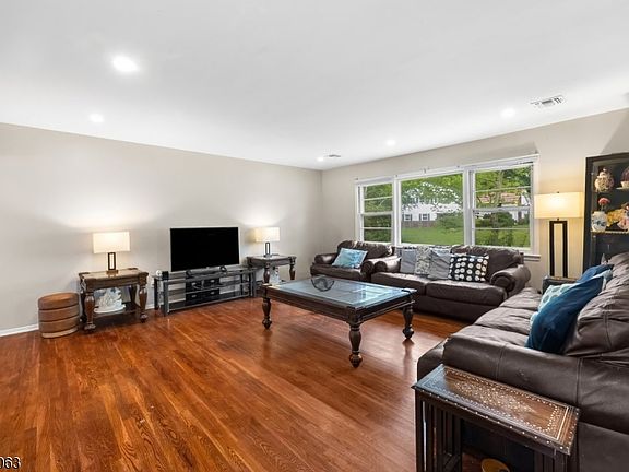 5th image of 5 Rockaway Pl