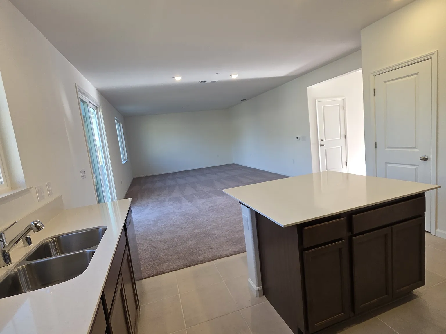 5 bed, 2558 sqft, $3,500 — Photo 3
