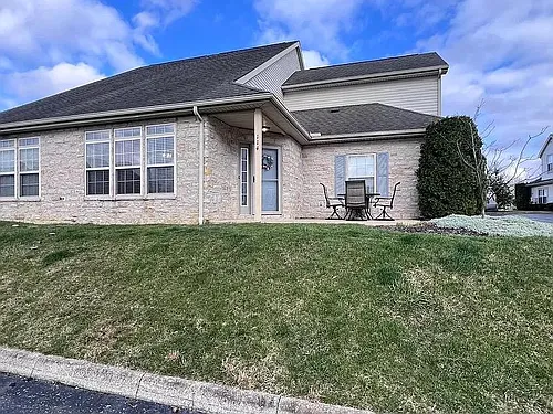114 Maple Leaf Dr Photo 1