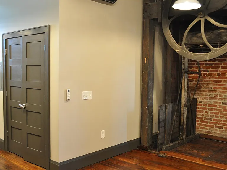 530 Craghead St #204 — Photo 6