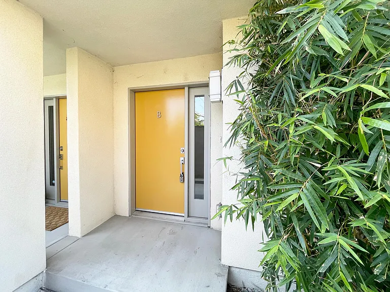 230 S San Marino Ave #B — Photo 3