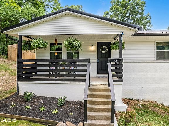 3rd image of 430 Sherwood Estates Cir