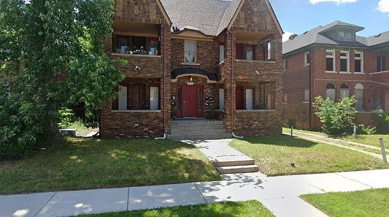 3235 W Grand St — Photo 10