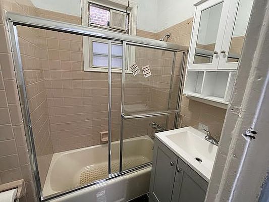 2nd image of 3420 Crescent St #2