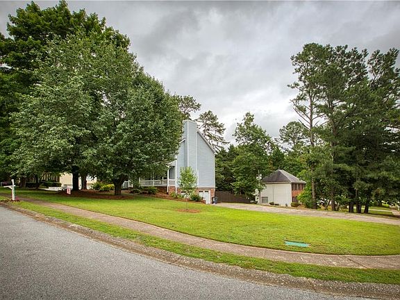 5th image of 3190 Moss Creek Dr