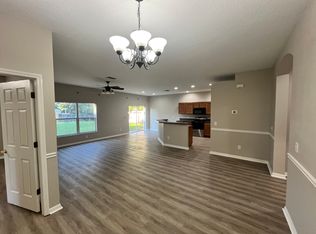811 Coade Stone Dr, Seffner, FL 33584