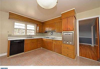 4th image of 105 Stimson Pl