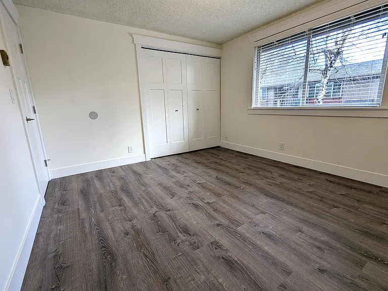 215 SW Kalmia St #D — Photo 13