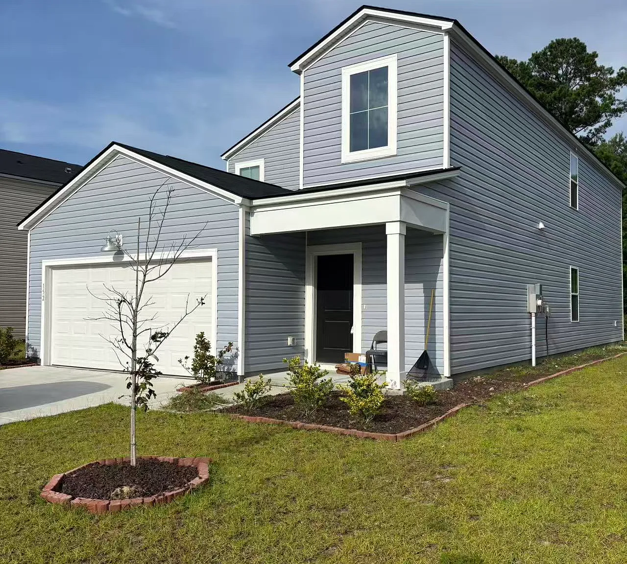 5 bed, 2345 sqft, $2,490 — Photo 1