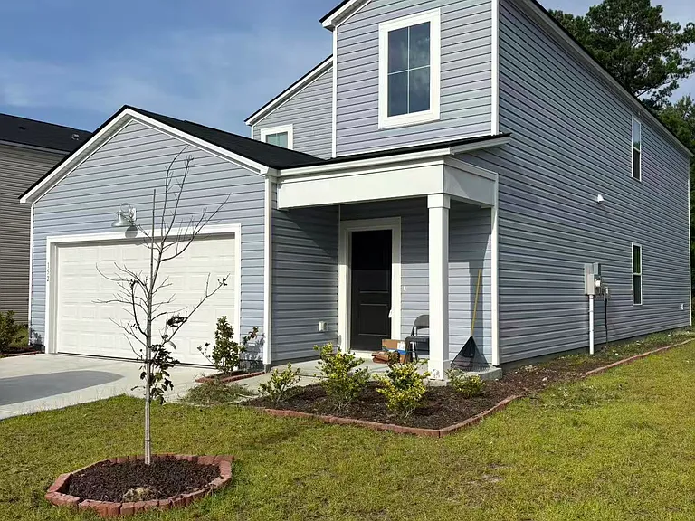 152 Bottlebrush Dr — Photo 1