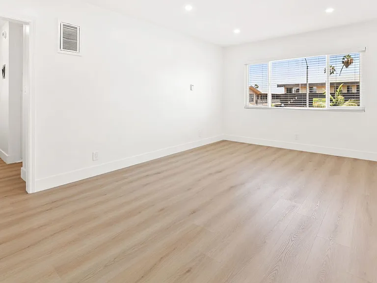 4021 Stevely Ave — Photo 33