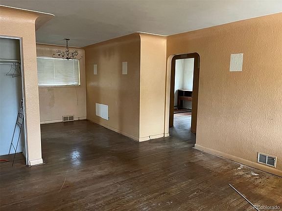 4th image of 2257 Moline St