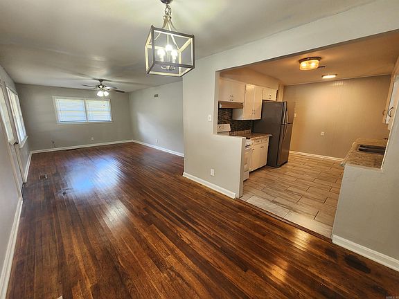 5th image of 4823 Rogers St