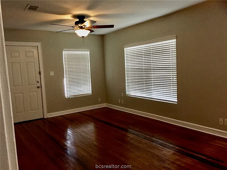 800 Mitchell St — Photo 2