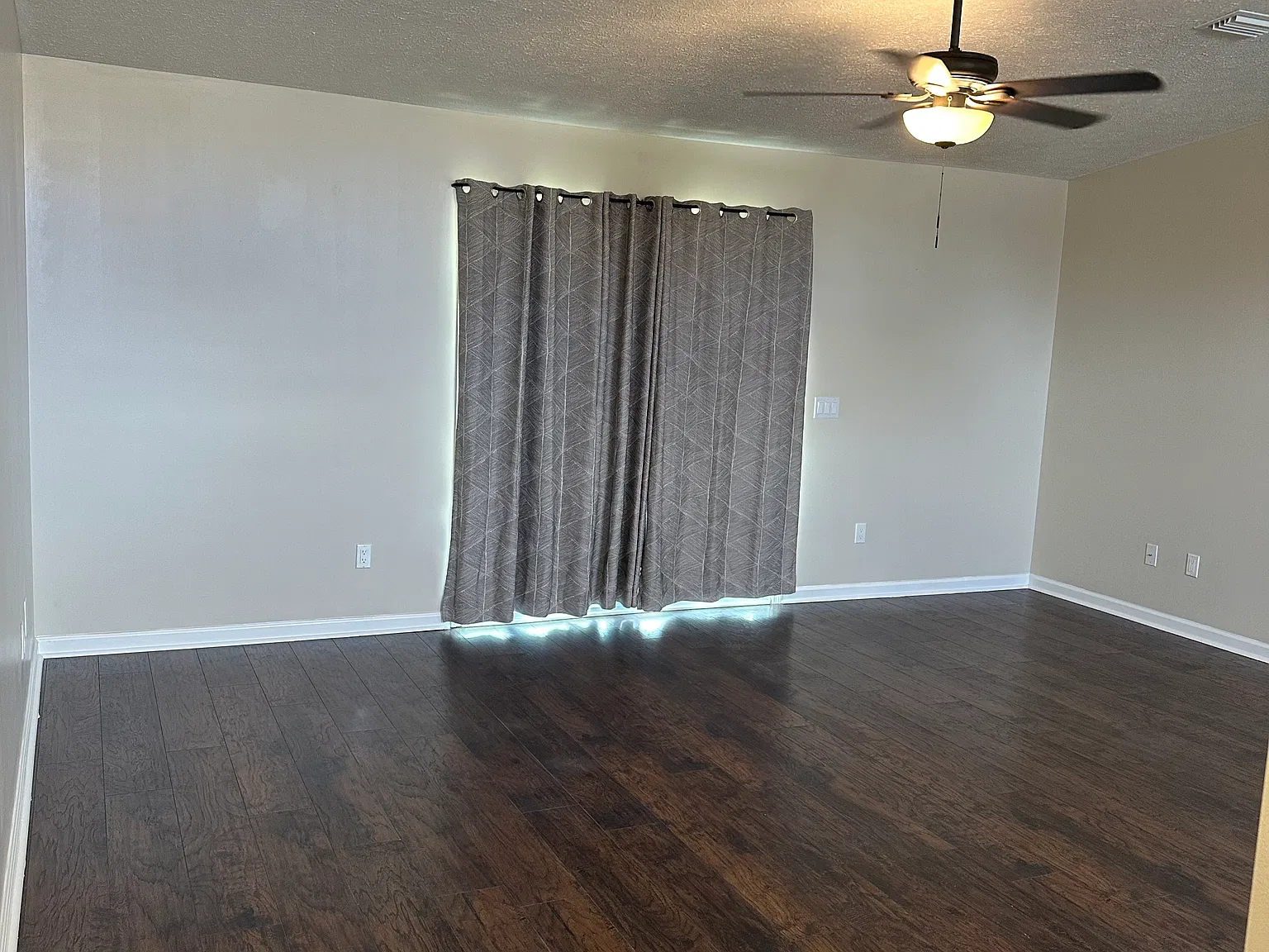3 bed, 1286 sqft, $2,975 — Photo 2