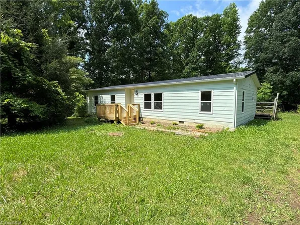 121 Austine Ln, Advance, NC 27006