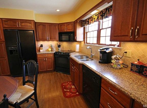 5th image of 9011 Laurel Crest Dr