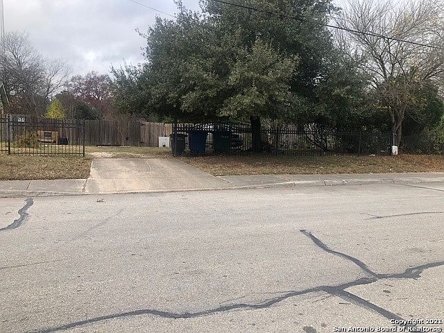1st image of 2907 Tucker Dr