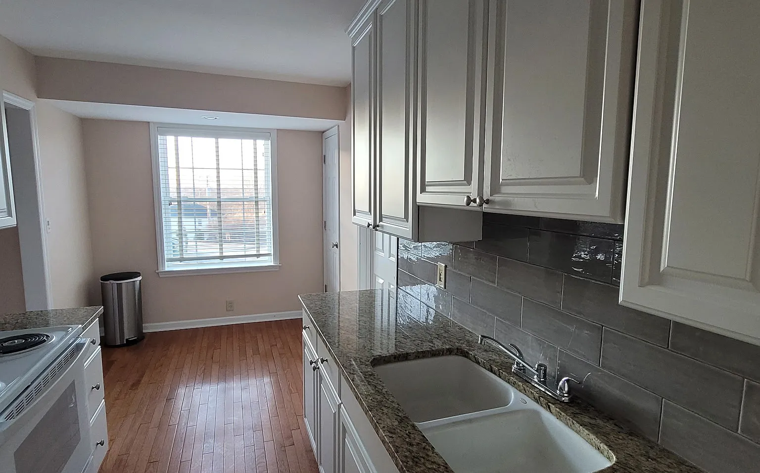 1046 Kehrs Mill Rd — Photo 3