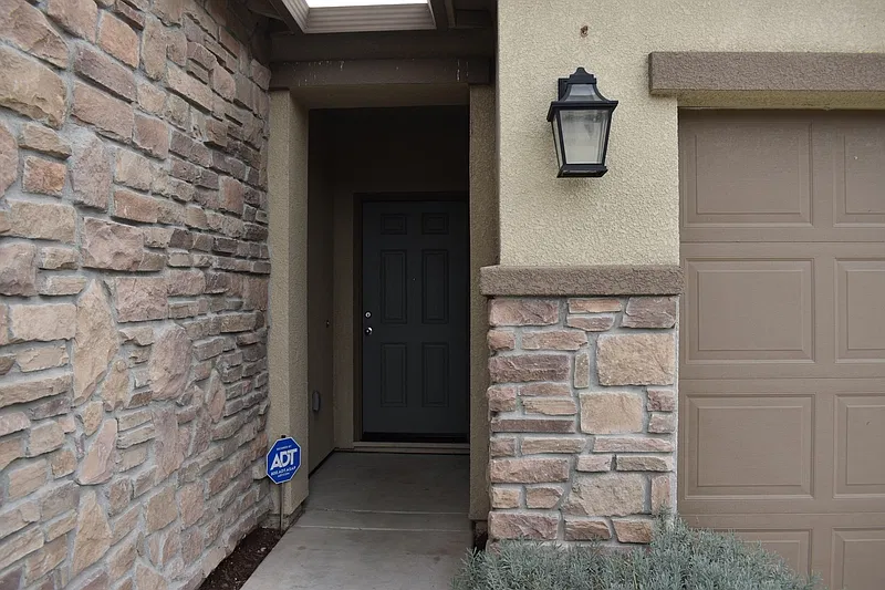 4 bed, 2.0 bath, 1797 sqft, $2,200 — Photo 4