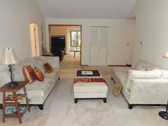3rd image of 10 Queens Ct #10Q