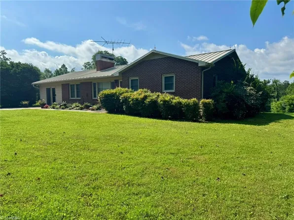 2852 Old 60, North Wilkesboro, NC 28697