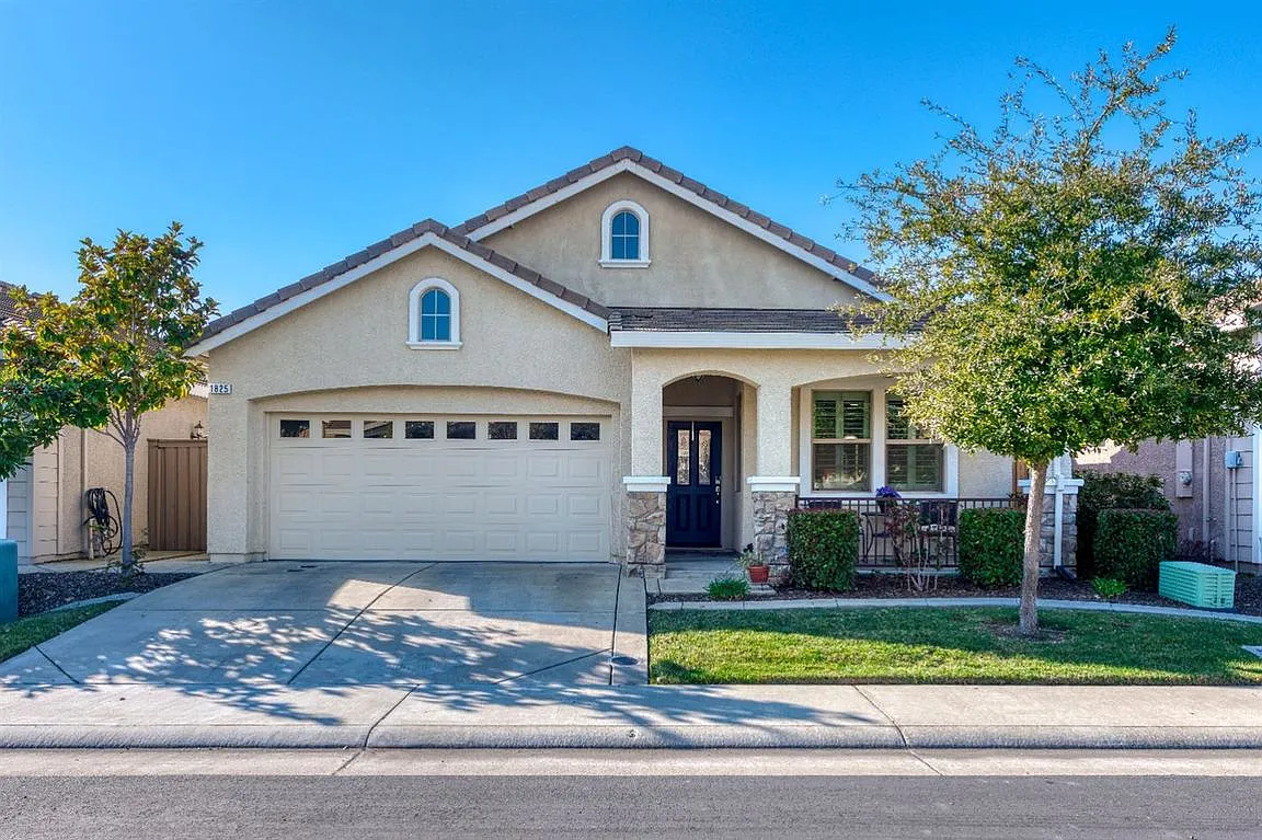 1825 Rezzano Way photo 1