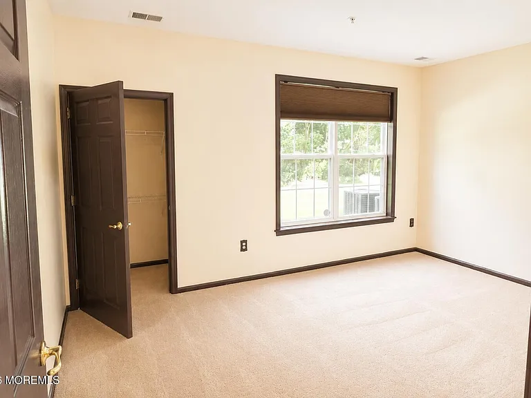 526 Saint Andrews Pl — Photo 7