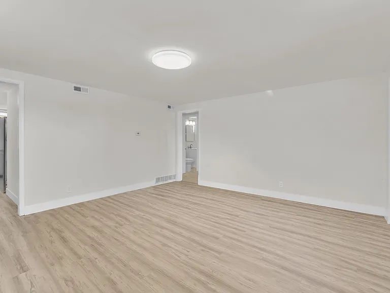 2591 Pierce St — Photo 11