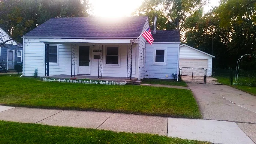 24875 Campbell Ave photo 1